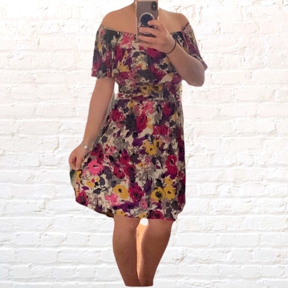 Elle | Floral Dress Off The Shoulder XS Abstract Soft Flowers Summer Flowy - Picture 4 of 8